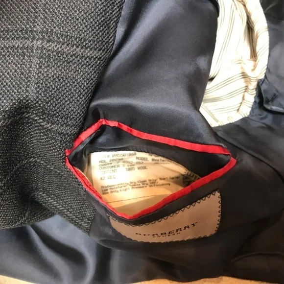 Burberry 3 button sports coat 100% wool, 42R - Picture 5 of 6